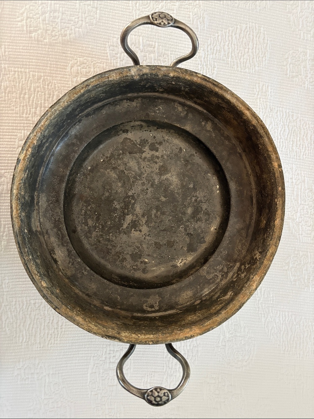 1750-1790 Authentic Antique German Pewter hot water basin.